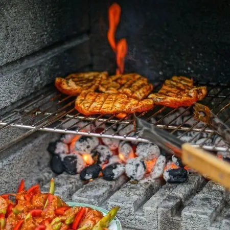 Mit Garten- Grill Und Terrasse By Interhome
